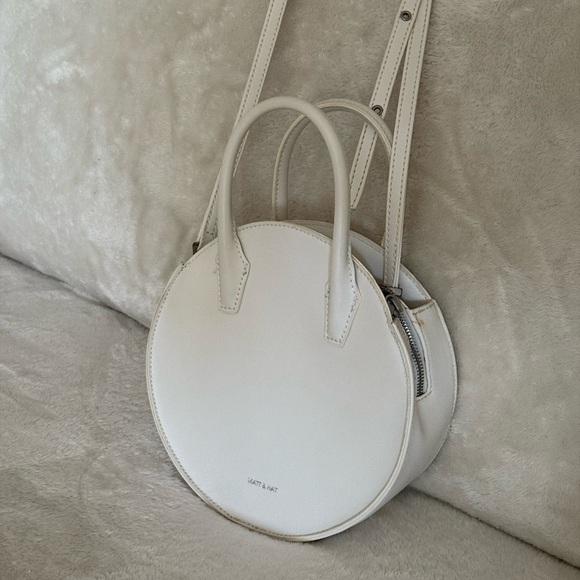 MATT & NAT Vegan White Circle Tote Handbag - Picture 8 of 13